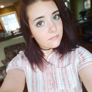 Meet your Posher, Chloe